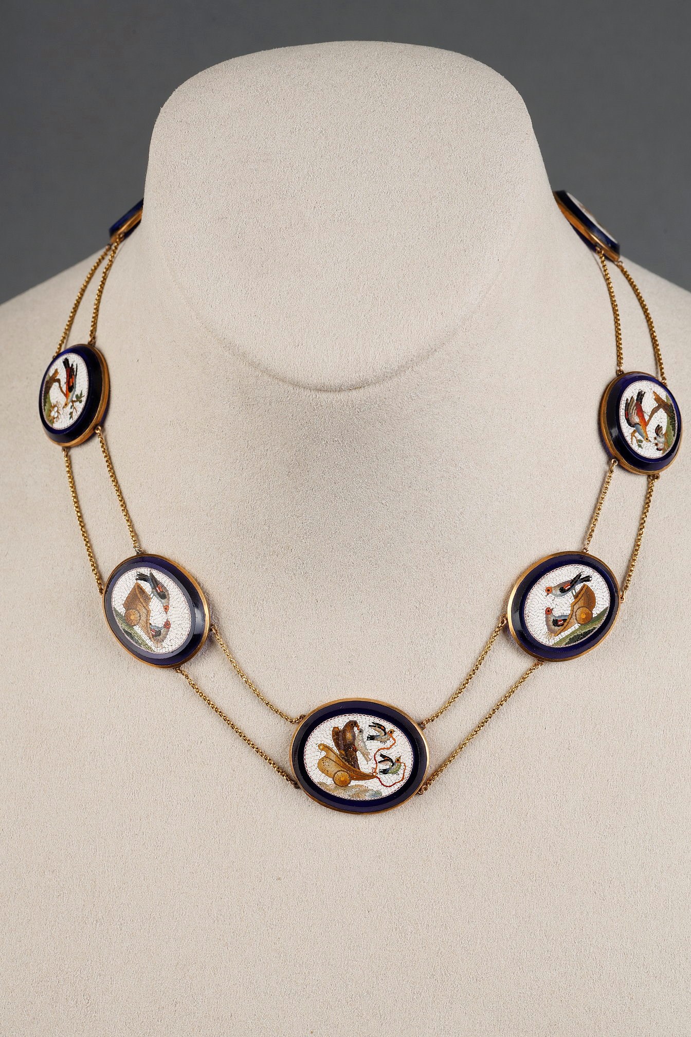 Gold necklace with micomosaic, Early 19th century